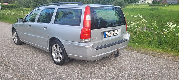 Volvo V70 4 of 5