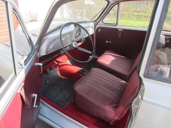 Morris Minor 2 of 4