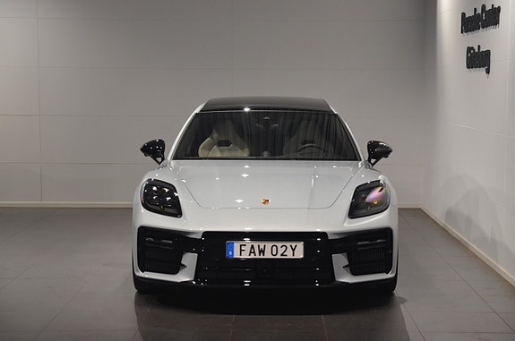 Porsche Panamera 4 3 of 5