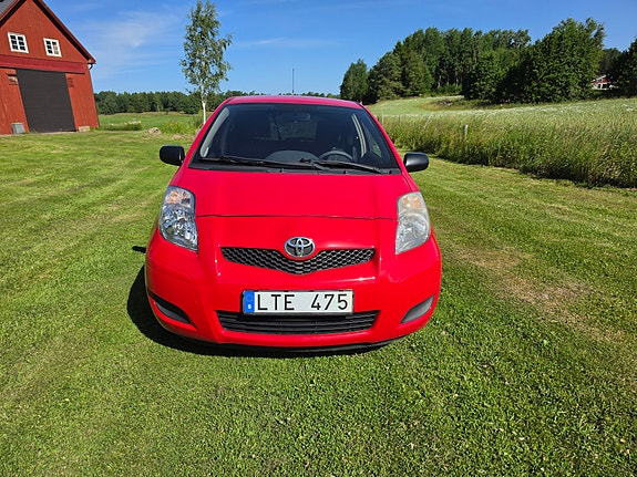 Toyota Yaris 4 of 6