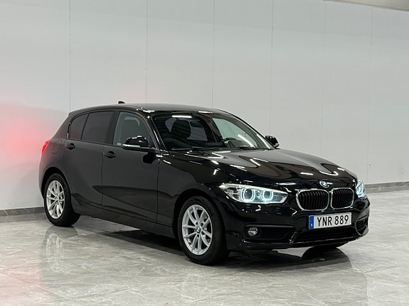 BMW 118i 2 of 5