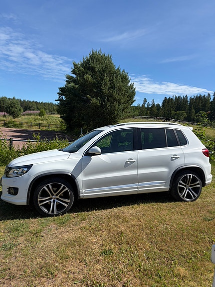 Volkswagen Tiguan 2 of 5