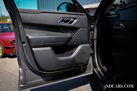 Land Rover Range Rover Velar 10 of 16
