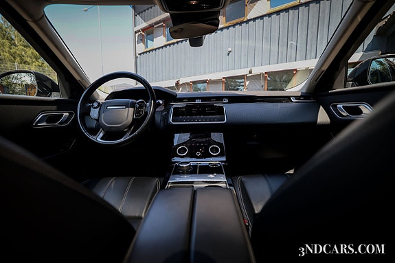 Land Rover Range Rover Velar 16 of 16