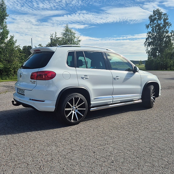 Volkswagen Tiguan 2 of 5