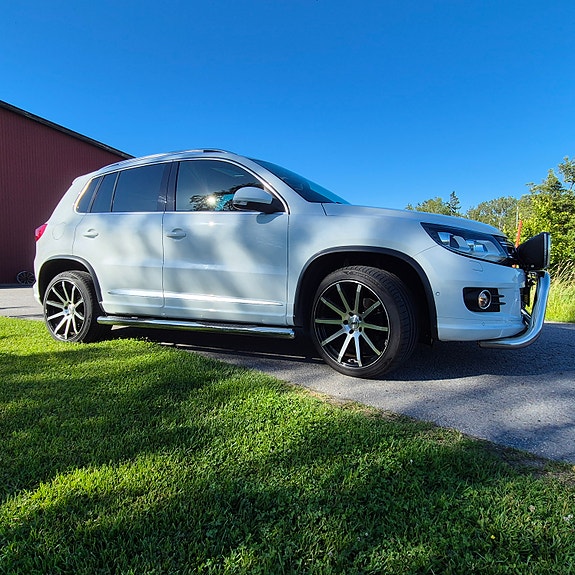 Volkswagen Tiguan 3 of 5