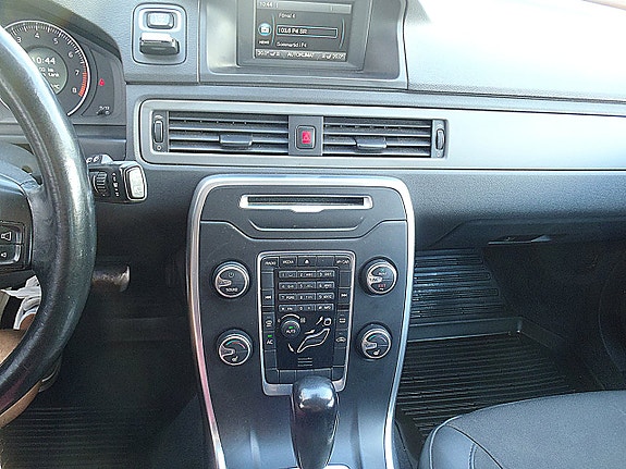 Volvo V70 7 of 14