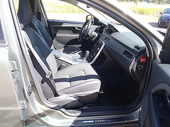 Volvo V70 8 of 14