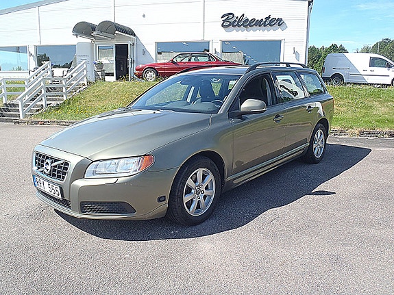 Volvo V70 2 of 5