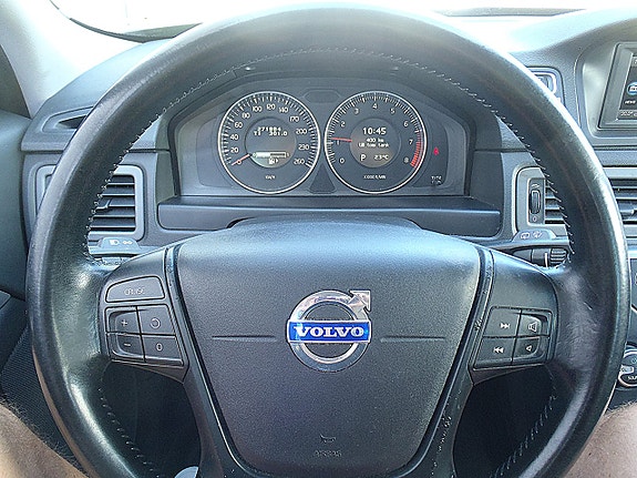 Volvo V70 6 of 14