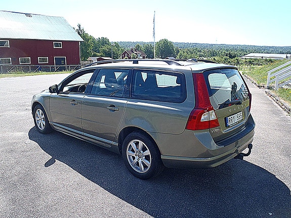 Volvo V70 4 of 5