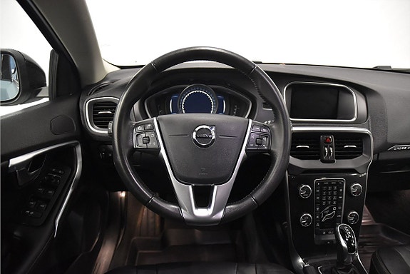 Volvo V40 Cross Country 2 of 5