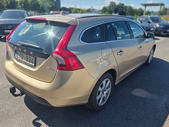 Volvo V60 4 of 5