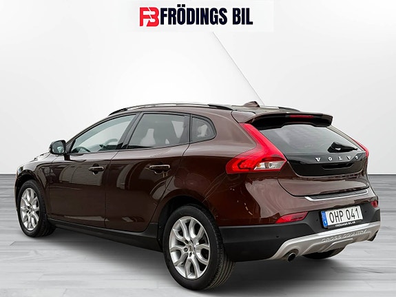 Volvo V40 Cross Country 3 of 5