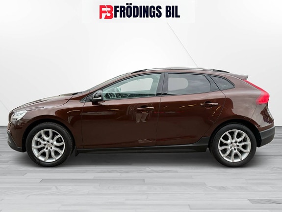 Volvo V40 Cross Country 2 of 5