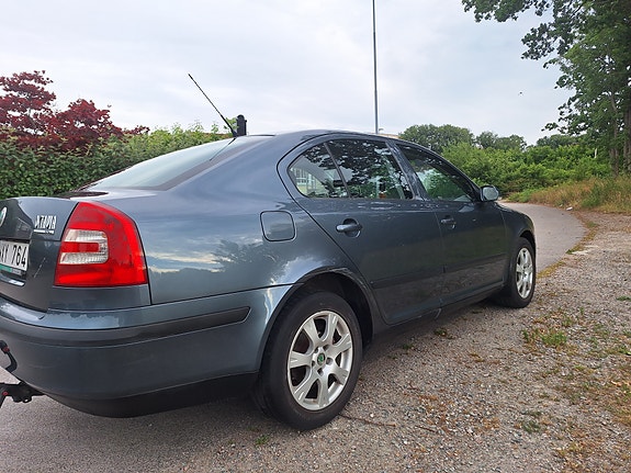 Skoda Octavia 2 of 5
