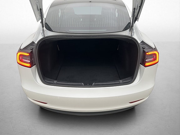 Tesla Model 3 28 of 30