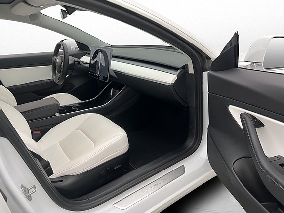 Tesla Model 3 13 of 30