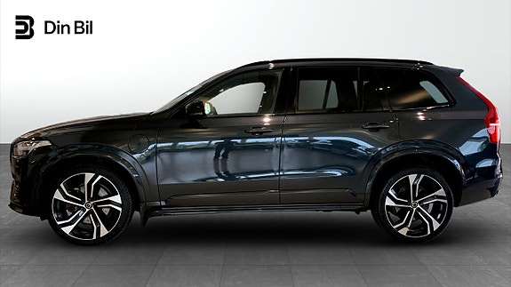 Volvo XC90 2 of 14