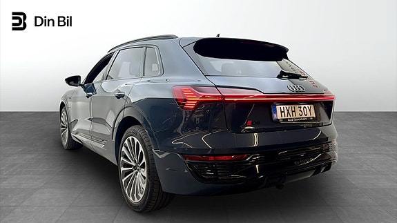Audi Q8 3 of 5