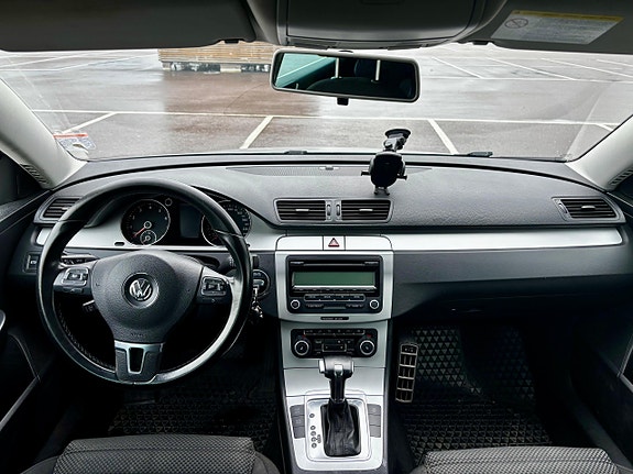Volkswagen Passat 10 of 14