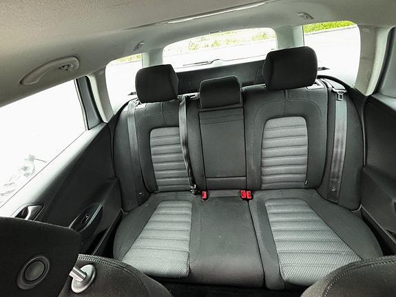Volkswagen Passat 8 of 14