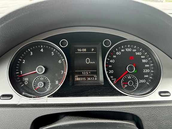 Volkswagen Passat 14 of 14