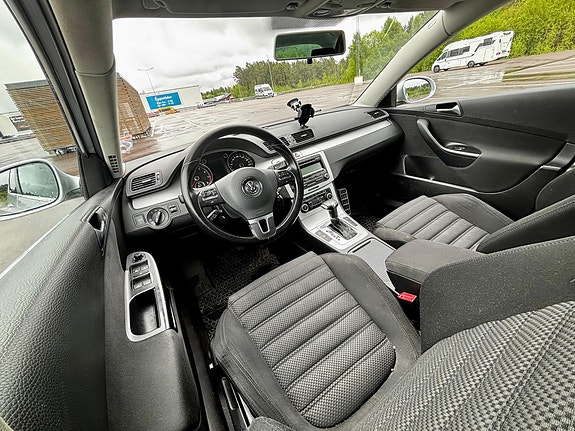 Volkswagen Passat 12 of 14