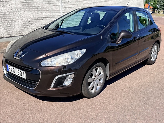 Peugeot 308 2 of 5