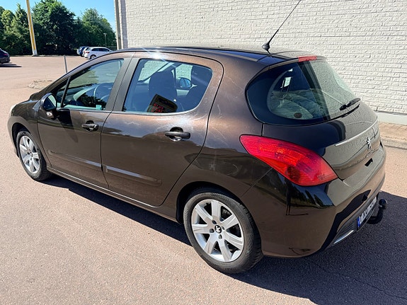 Peugeot 308 4 of 5