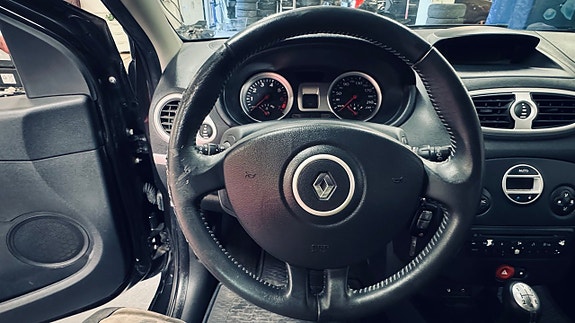 Renault Clio 15 of 20