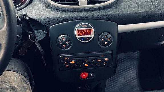 Renault Clio 17 of 20