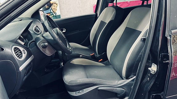 Renault Clio 11 of 20