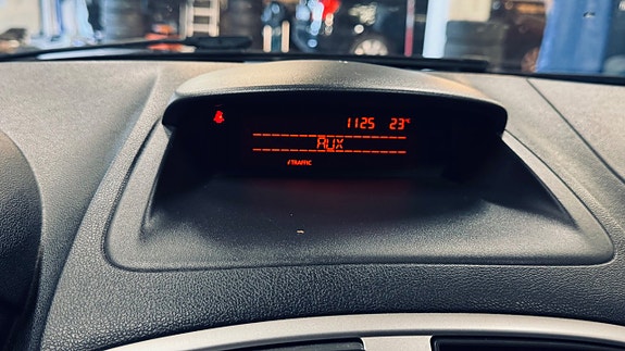 Renault Clio 18 of 20