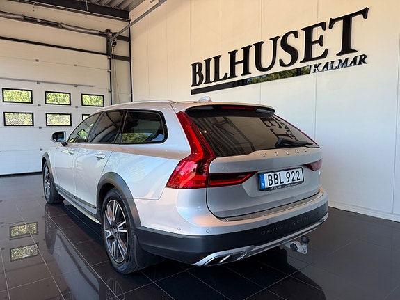 Volvo V90 Cross Country 3 of 5