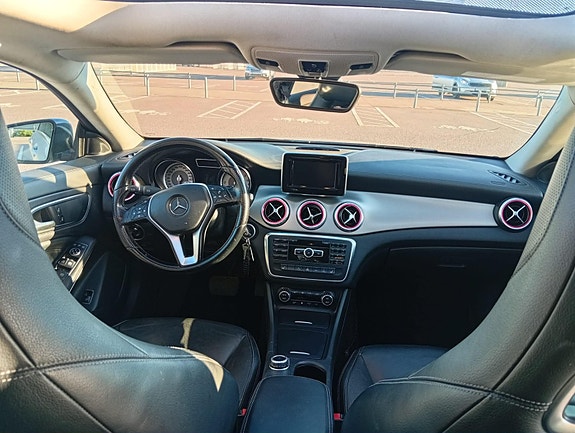 Mercedes-Benz CLA220 3 of 5