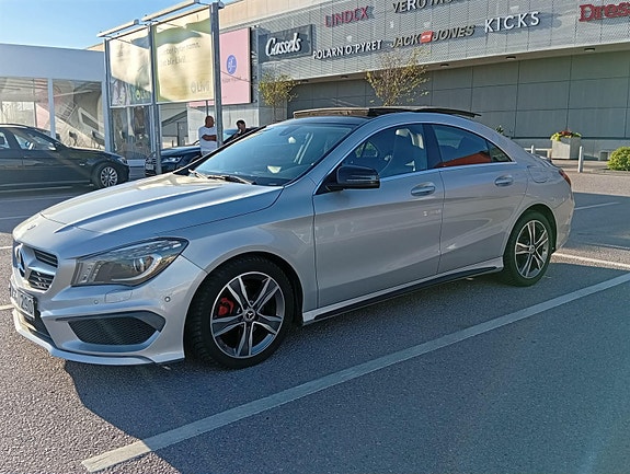 Mercedes-Benz CLA220 2 of 5