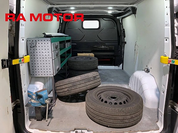 Ford Transit Custom 14 of 18