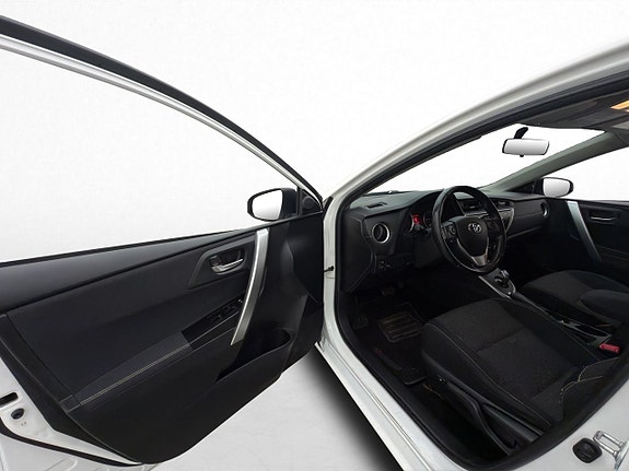 Toyota Auris 12 of 30