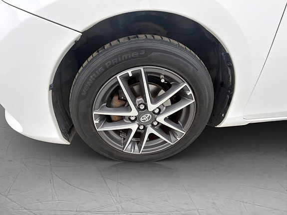 Toyota Auris 29 of 30