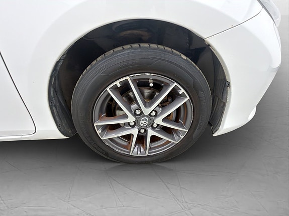 Toyota Auris 28 of 30