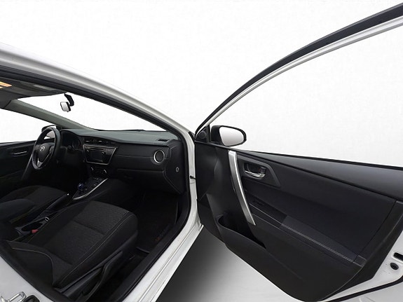 Toyota Auris 24 of 30