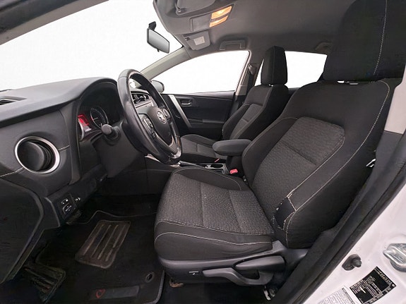 Toyota Auris 10 of 30