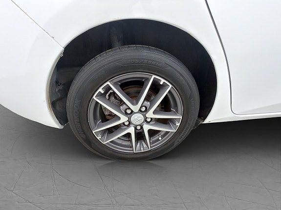Toyota Auris 27 of 30
