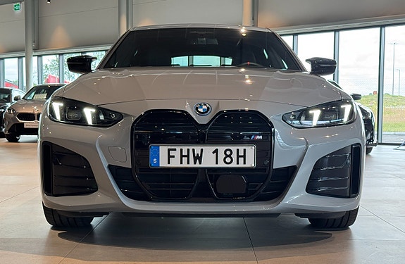 BMW i4 2 of 5