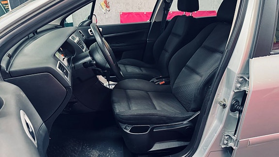 Peugeot 307 9 of 16