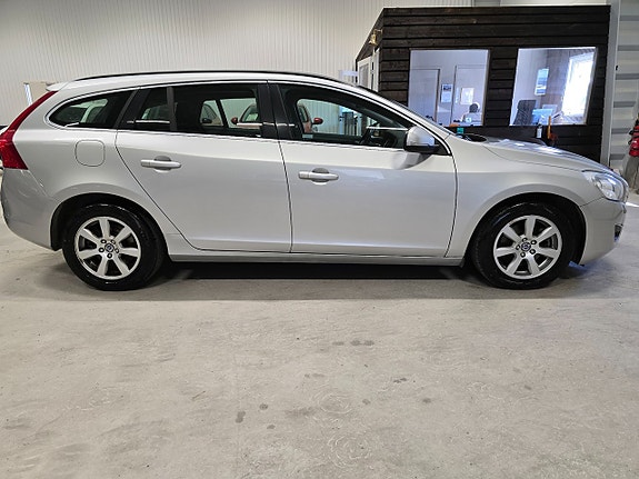 Volvo V60 4 of 5