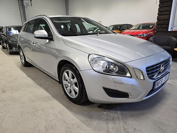 Volvo V60 2 of 5