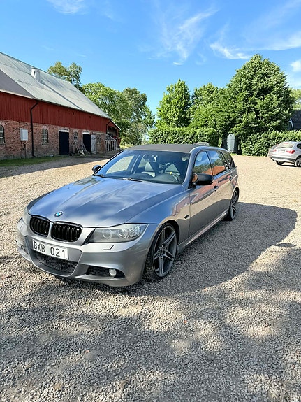 BMW 325d 4 of 5
