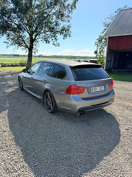 BMW 325d 3 of 5